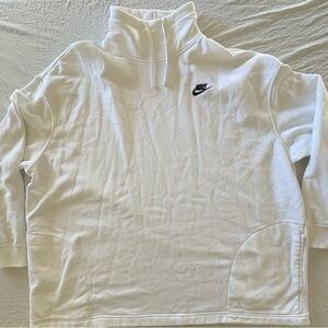 Nike Men’s white club fleece with black Nike swoosh size XL